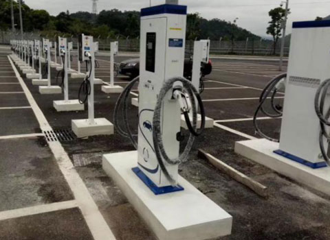 廣州從化區(qū)賽馬場案例-7KW立柱式充電樁 廣州從化區(qū)賽馬場案例-7KW立柱式充電樁